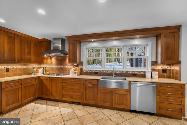 7105 DEVONSHIRE RD, Alexandria, VA 22307