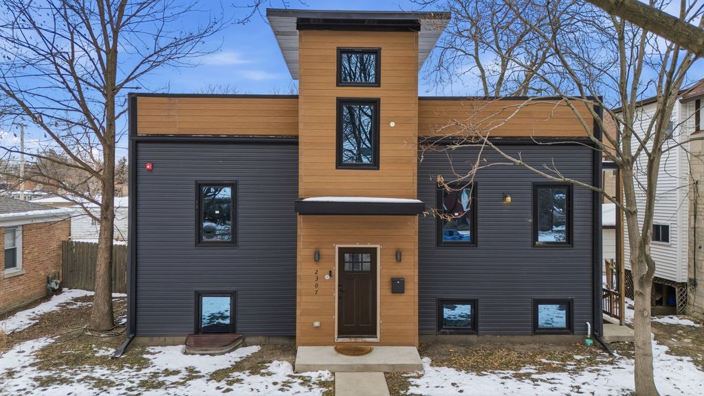 2307 Lake Street 2, Evanston, IL 60201