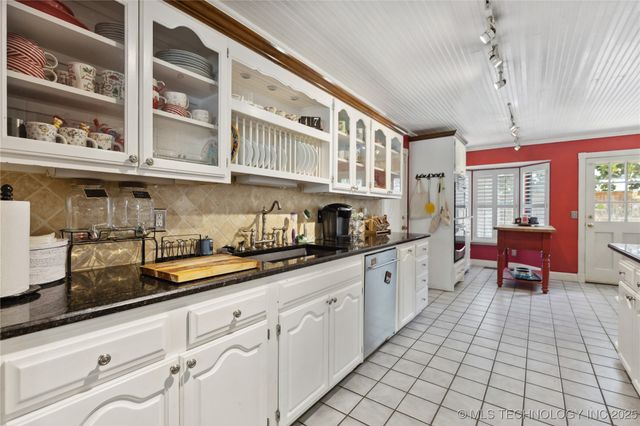 9208 S 70th Avenue E, Tulsa, OK 74133