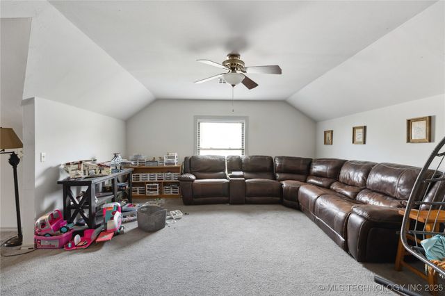 9208 S 70th Avenue E, Tulsa, OK 74133