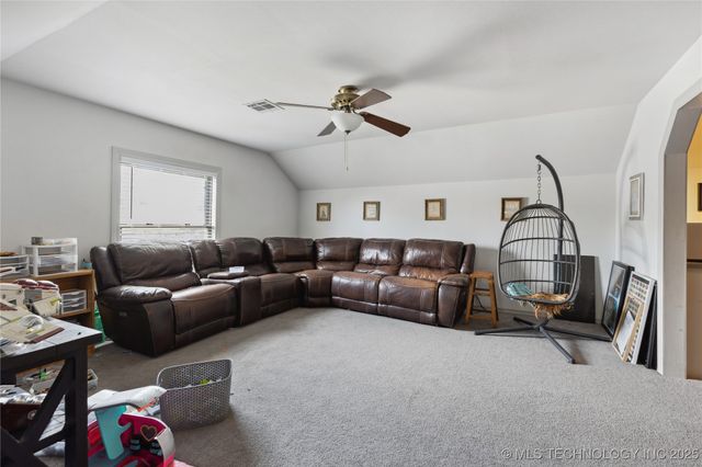 9208 S 70th Avenue E, Tulsa, OK 74133