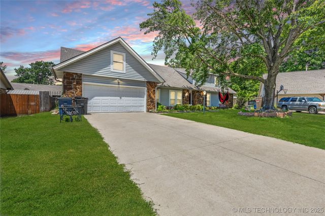 9208 S 70th Avenue E, Tulsa, OK 74133