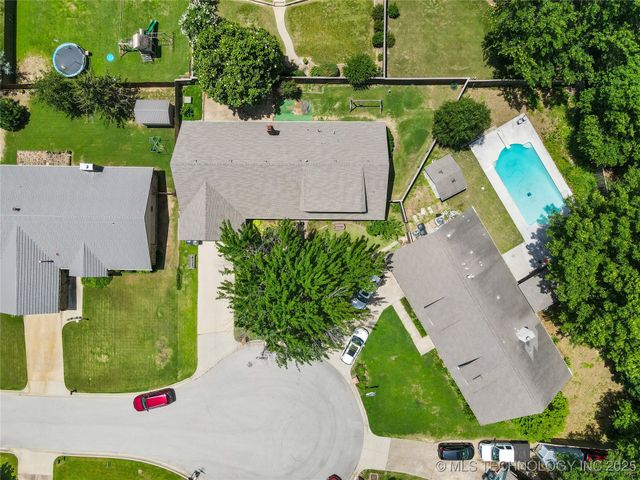 9208 S 70th Avenue E, Tulsa, OK 74133