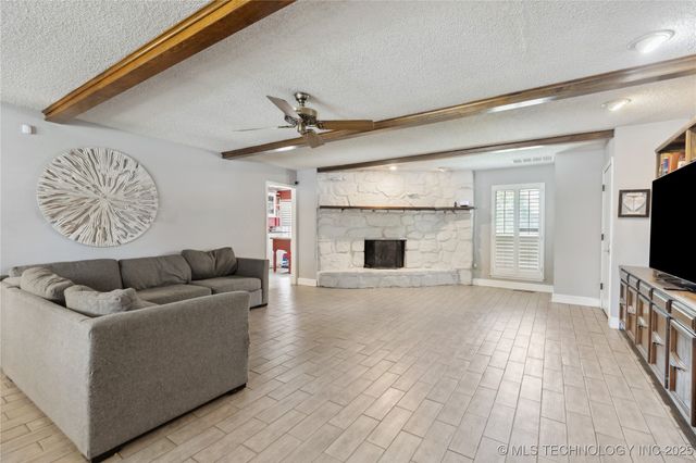 9208 S 70th Avenue E, Tulsa, OK 74133