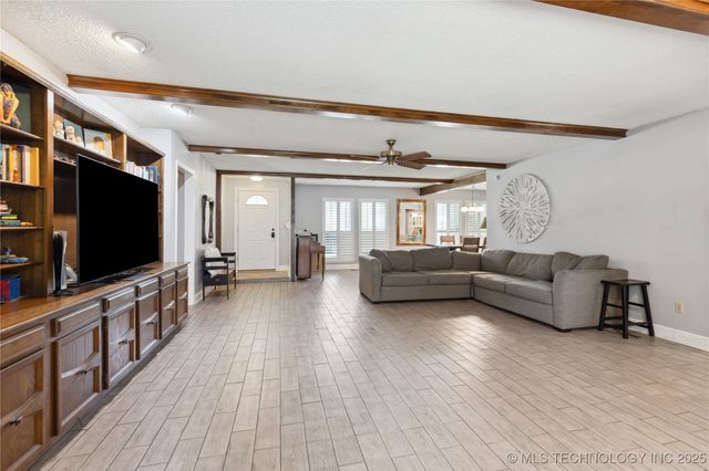 9208 S 70th Avenue E, Tulsa, OK 74133