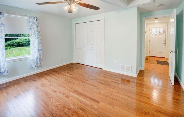 4 Mill Rd, Chelmsford, MA 01824