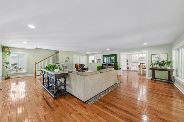 4000 Cantebury Dr, Culleoka, TN 38451