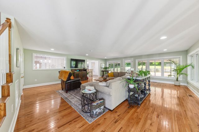 4000 Cantebury Dr, Culleoka, TN 38451