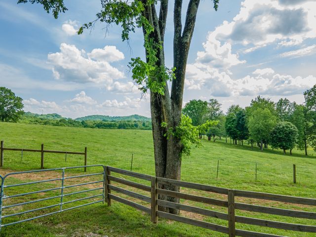 4000 Cantebury Dr, Culleoka, TN 38451