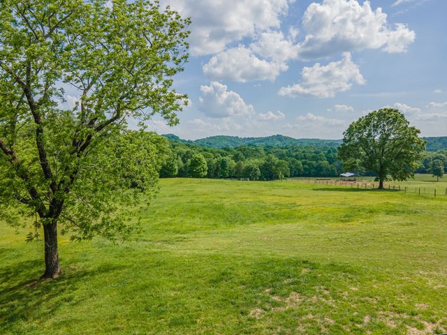 4000 Cantebury Dr, Culleoka, TN 38451