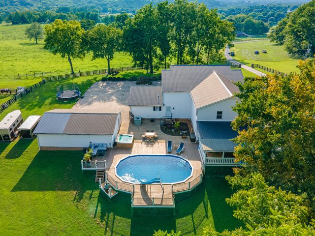 4000 Cantebury Dr, Culleoka, TN 38451