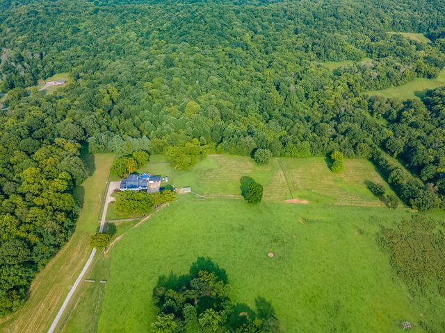 4000 Cantebury Dr, Culleoka, TN 38451