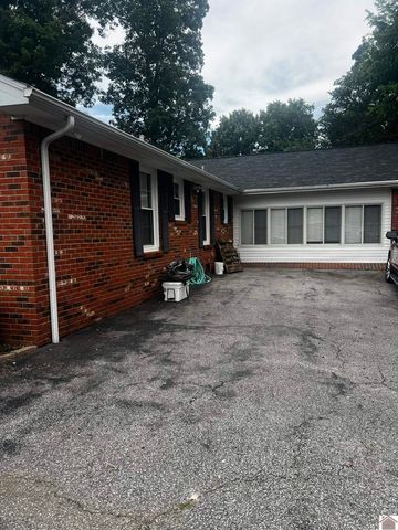 119 Nickell Heights Rd, Paducah, KY 42003