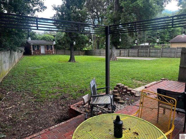119 Nickell Heights Rd, Paducah, KY 42003