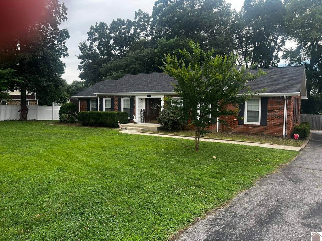 119 Nickell Heights Rd, Paducah, KY 42003