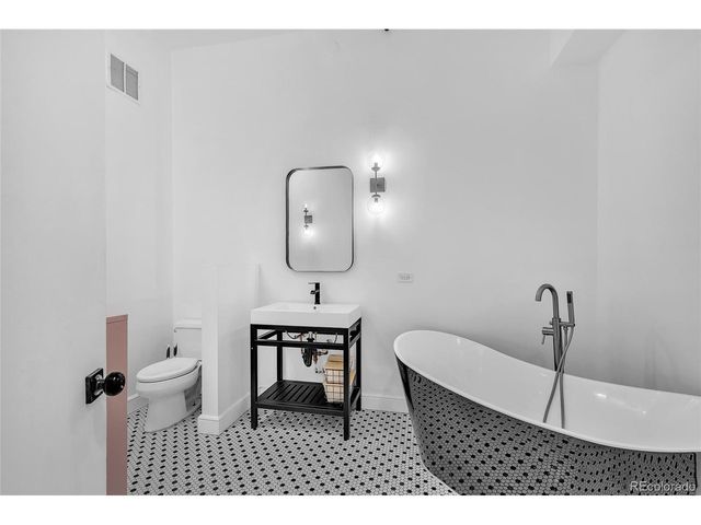800 W 8th Ave 201, Denver, CO 80204