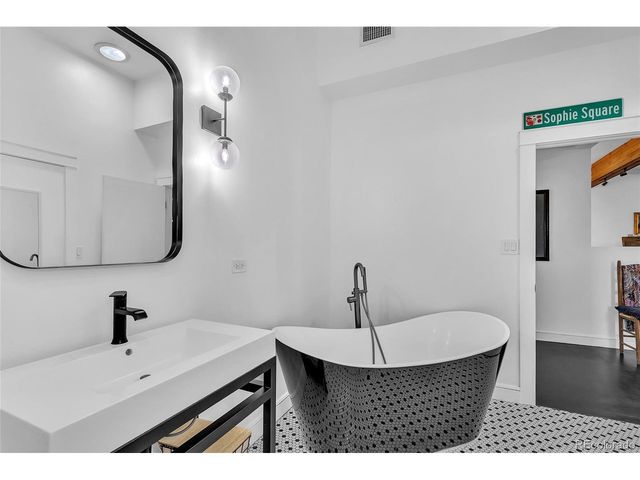 800 W 8th Ave 201, Denver, CO 80204