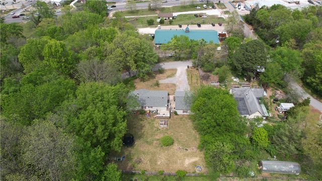 1766 Smokehouse Trail, Fayetteville, AR 72701