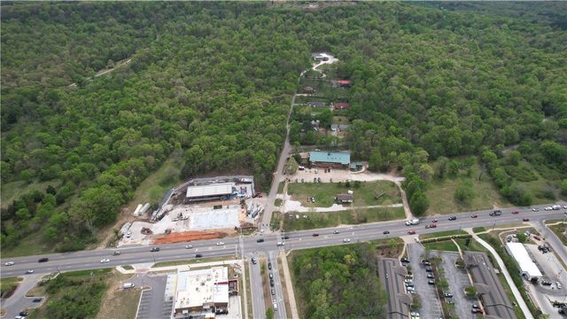 1766 Smokehouse Trail, Fayetteville, AR 72701