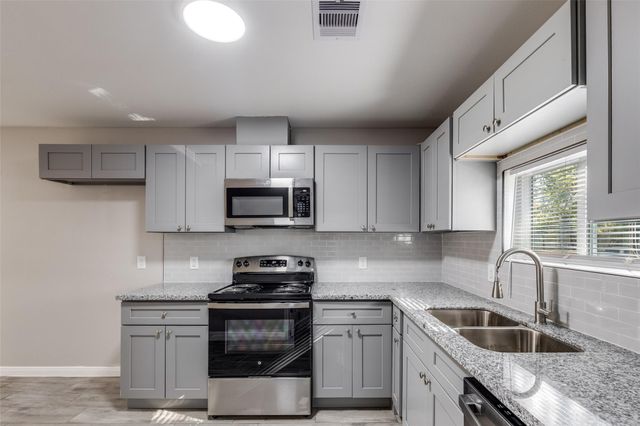 6038 Glenhurst Drive, Houston, TX 77033