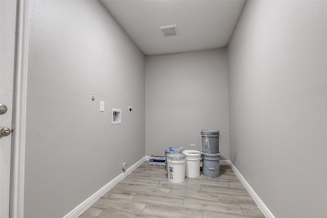 6038 Glenhurst Drive, Houston, TX 77033