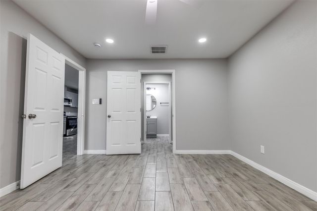 6038 Glenhurst Drive, Houston, TX 77033