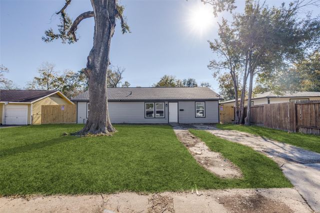 6038 Glenhurst Drive, Houston, TX 77033