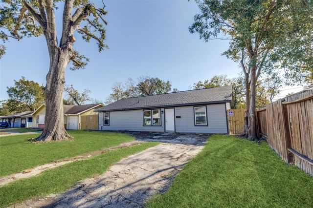 6038 Glenhurst Drive, Houston, TX 77033