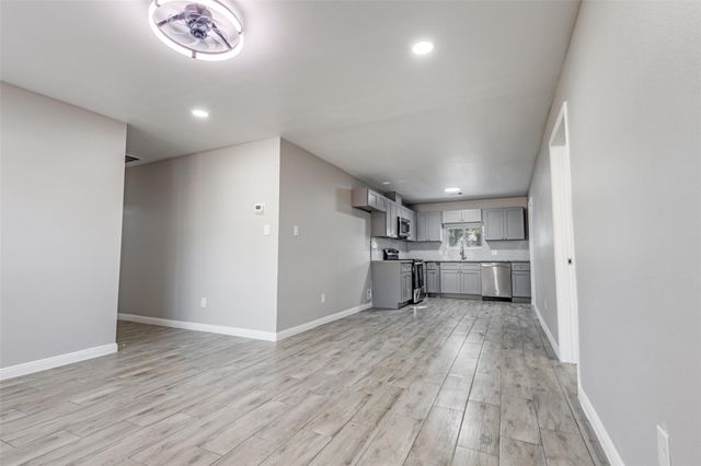 6038 Glenhurst Drive, Houston, TX 77033