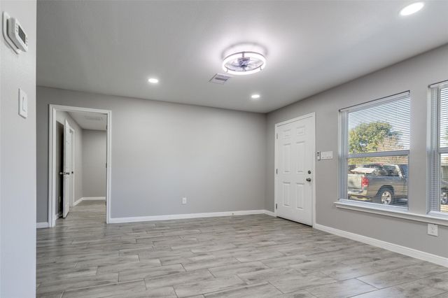 6038 Glenhurst Drive, Houston, TX 77033