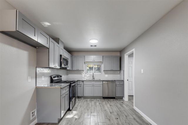 6038 Glenhurst Drive, Houston, TX 77033