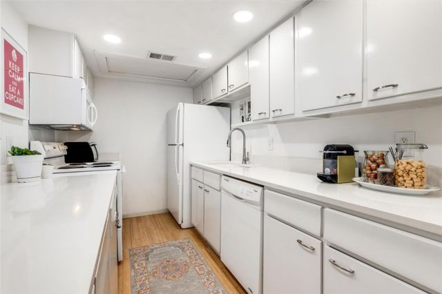 4044 Buena Vista Street 220, Dallas, TX 75204