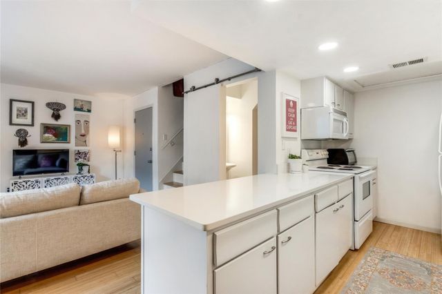 4044 Buena Vista Street 220, Dallas, TX 75204