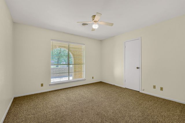 910 Kiowa Drive W, Lake Kiowa, TX 76240