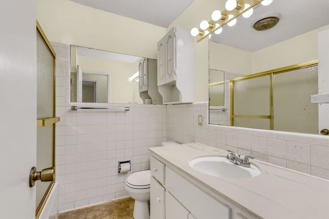 910 Kiowa Drive W, Lake Kiowa, TX 76240