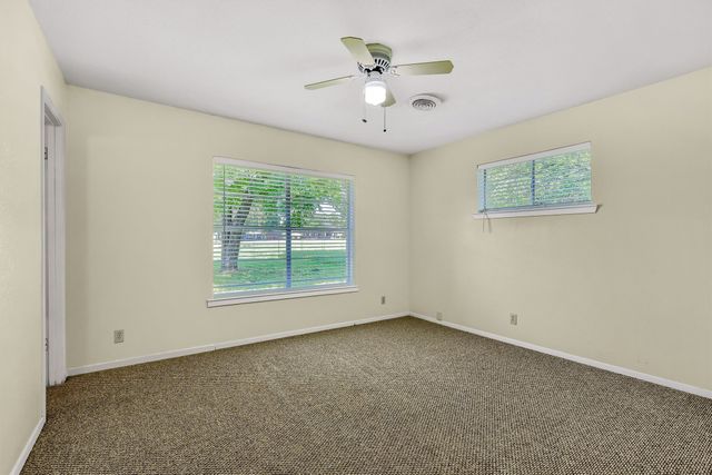 910 Kiowa Drive W, Lake Kiowa, TX 76240