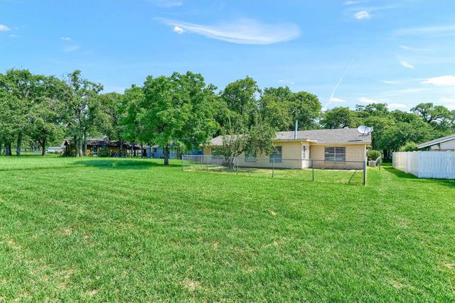 910 Kiowa Drive W, Lake Kiowa, TX 76240
