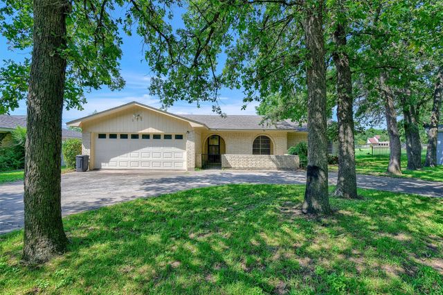 910 Kiowa Drive W, Lake Kiowa, TX 76240
