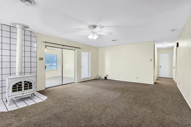 910 Kiowa Drive W, Lake Kiowa, TX 76240