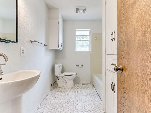 6313 N Sunnybridge Court, Oklahoma City, OK 73132