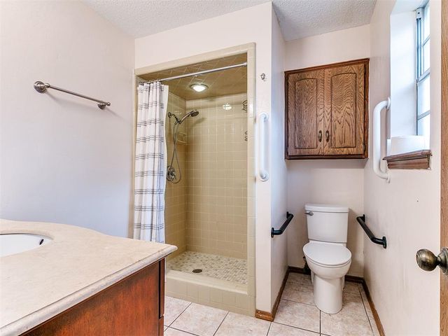 6313 N Sunnybridge Court, Oklahoma City, OK 73132