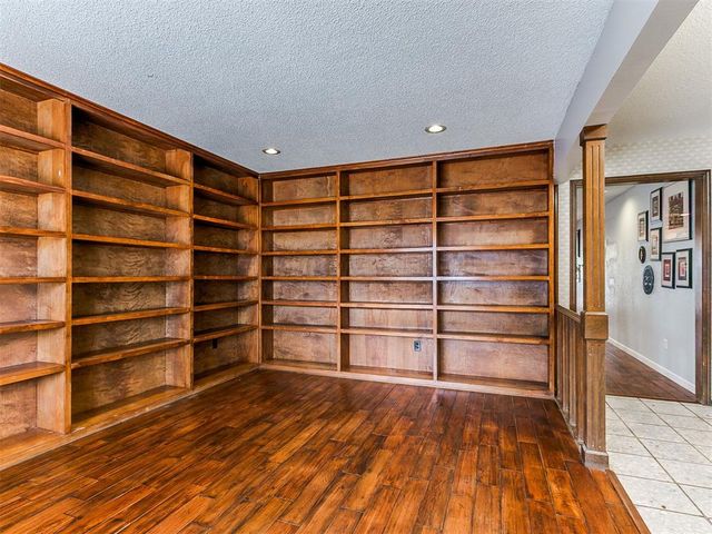 6313 N Sunnybridge Court, Oklahoma City, OK 73132