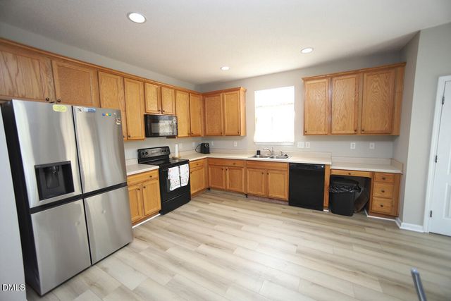 2718 Summer Stream Drive, Raleigh, NC 27610