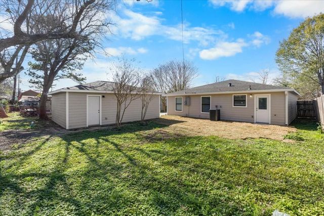 1512 Thomas Avenue, Pasadena, TX 77506