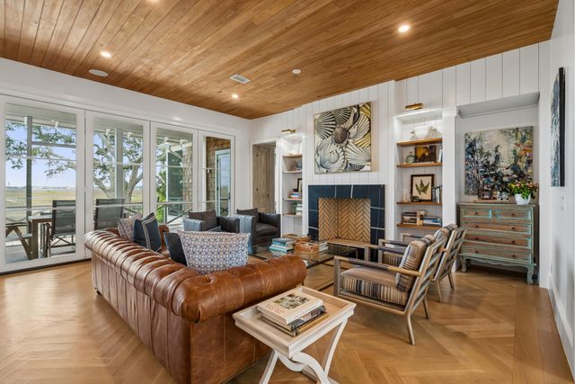 967 Royall Avenue, Mount Pleasant, SC 29464