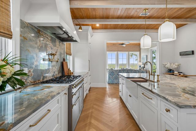 967 Royall Avenue, Mount Pleasant, SC 29464
