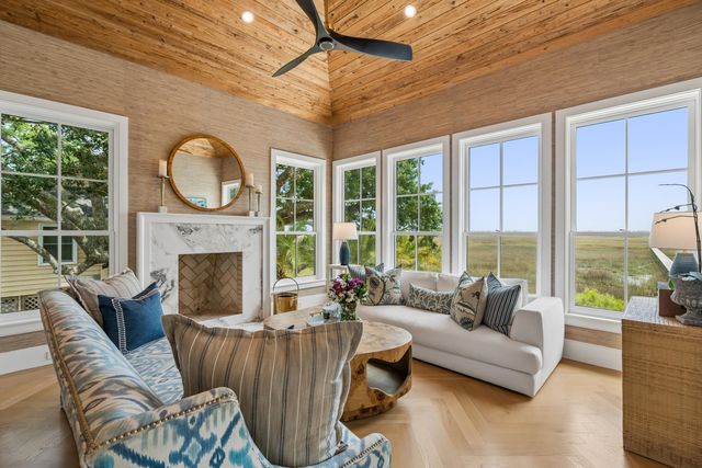 967 Royall Avenue, Mount Pleasant, SC 29464