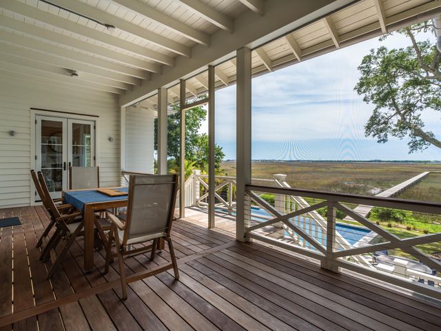 967 Royall Avenue, Mount Pleasant, SC 29464