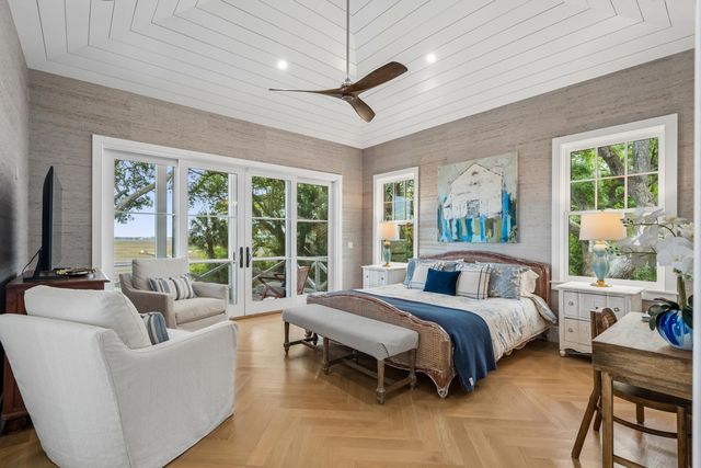 967 Royall Avenue, Mount Pleasant, SC 29464