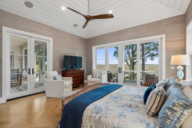 967 Royall Avenue, Mount Pleasant, SC 29464